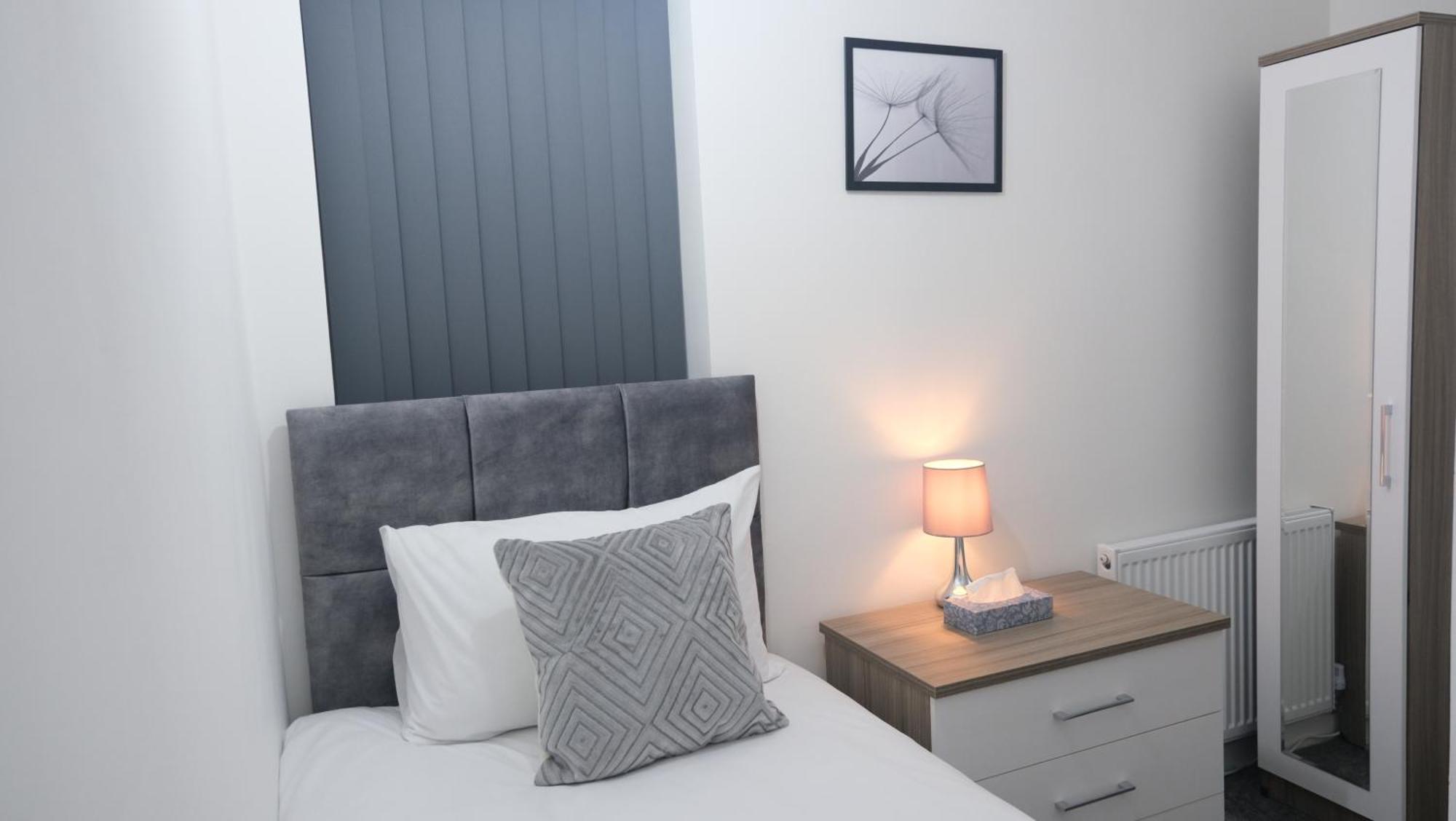 Modernized Three Bedroom House Near City Stadium, Attractions, City Centre - Sky N Netflix - Convenient Transport Manchester Exterior foto