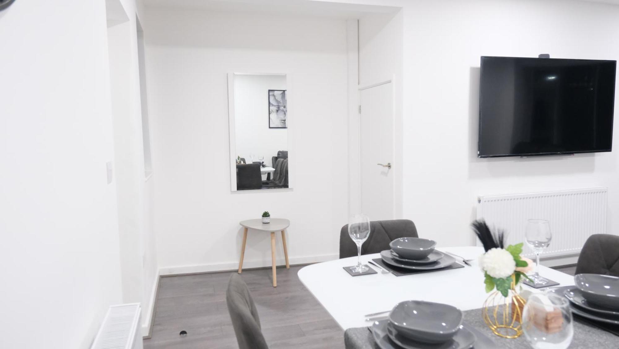 Modernized Three Bedroom House Near City Stadium, Attractions, City Centre - Sky N Netflix - Convenient Transport Manchester Exterior foto